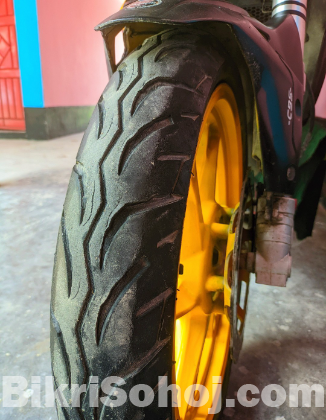 Benelli TNT 150. Double disk